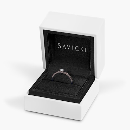 Pierścionek zaręczynowy Pure: czarne złoto, diament w szlifie serce